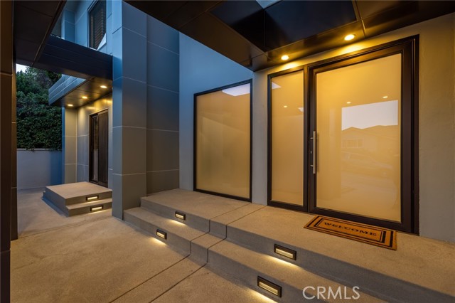 Detail Gallery Image 5 of 62 For 2111 Rimcrest Dr, Glendale,  CA 91207 - 4 Beds | 5 Baths