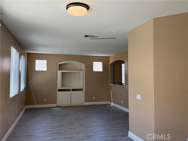 Detail Gallery Image 5 of 22 For 6927 Tailwind Ln, Fontana,  CA 92336 - 4 Beds | 2/1 Baths