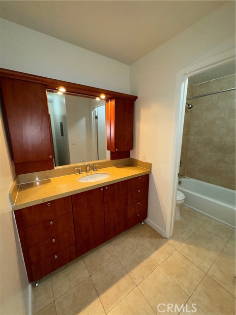 Detail Gallery Image 16 of 28 For 20327 Saticoy St #202,  Winnetka,  CA 91306 - 1 Beds | 1 Baths