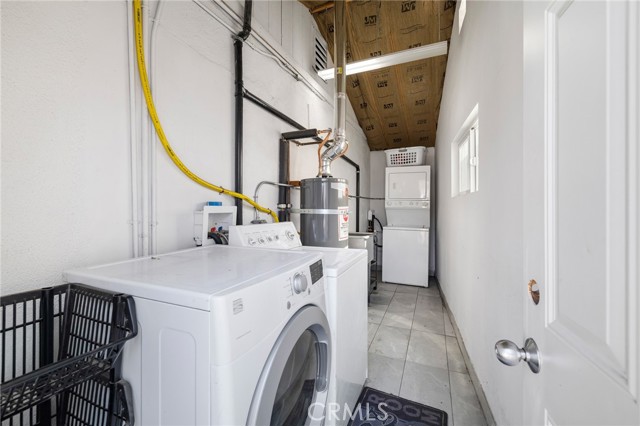 2109 N Dymond Street, Burbank CA: https://media.crmls.org/medias/684ba782-ec20-44a9-a121-eb923b7de362.jpg
