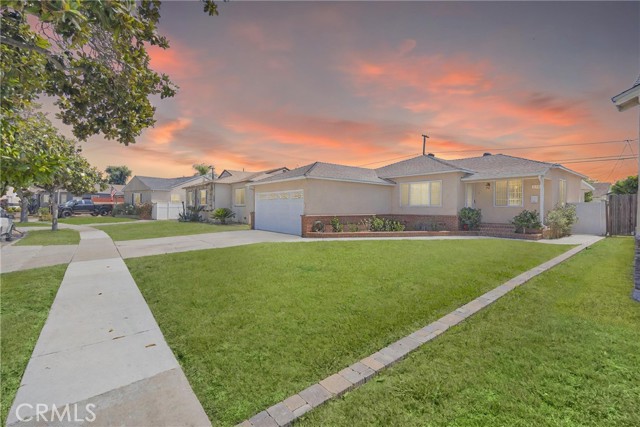 4736 Vangold Avenue, Lakewood CA: https://media.crmls.org/medias/684cd3e1-7cf6-4f56-a7df-274e4c27bee1.jpg