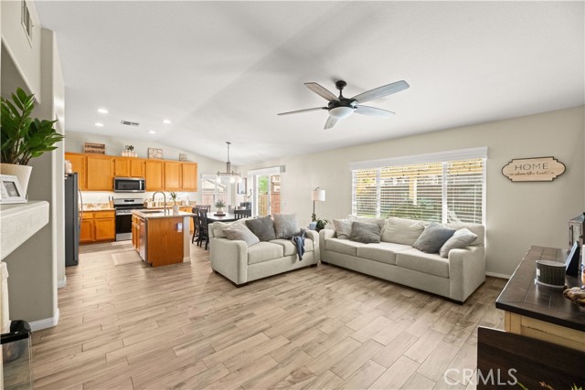 Detail Gallery Image 16 of 49 For 32816 Autumn Wood Cir, Lake Elsinore,  CA 92530 - 3 Beds | 2 Baths