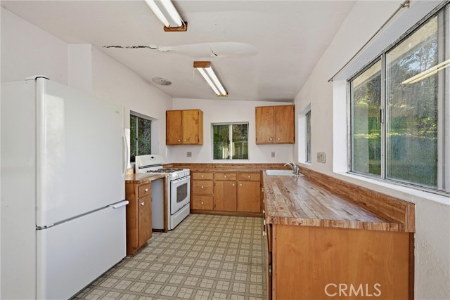 Detail Gallery Image 10 of 39 For 3398 Ogden Rd, Lucerne,  CA 95458 - 3 Beds | 3 Baths