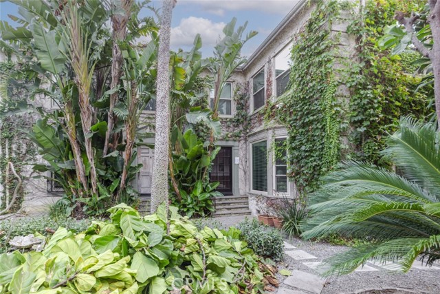 Detail Gallery Image 1 of 37 For 5966 San Vicente Bld #3,  Los Angeles,  CA 90019 - 1 Beds | 1 Baths