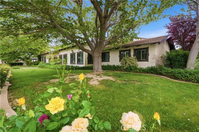 Detail Gallery Image 3 of 18 For 2718 Still Meadow, Lancaster,  CA 93536 - 5 Beds | 3 Baths