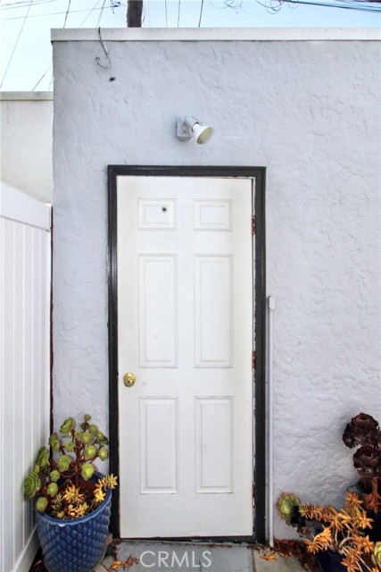 207 Santa Ana Avenue, Long Beach CA: https://media.crmls.org/medias/684f2c05-fc0a-48c6-942b-b38d75371582.jpg