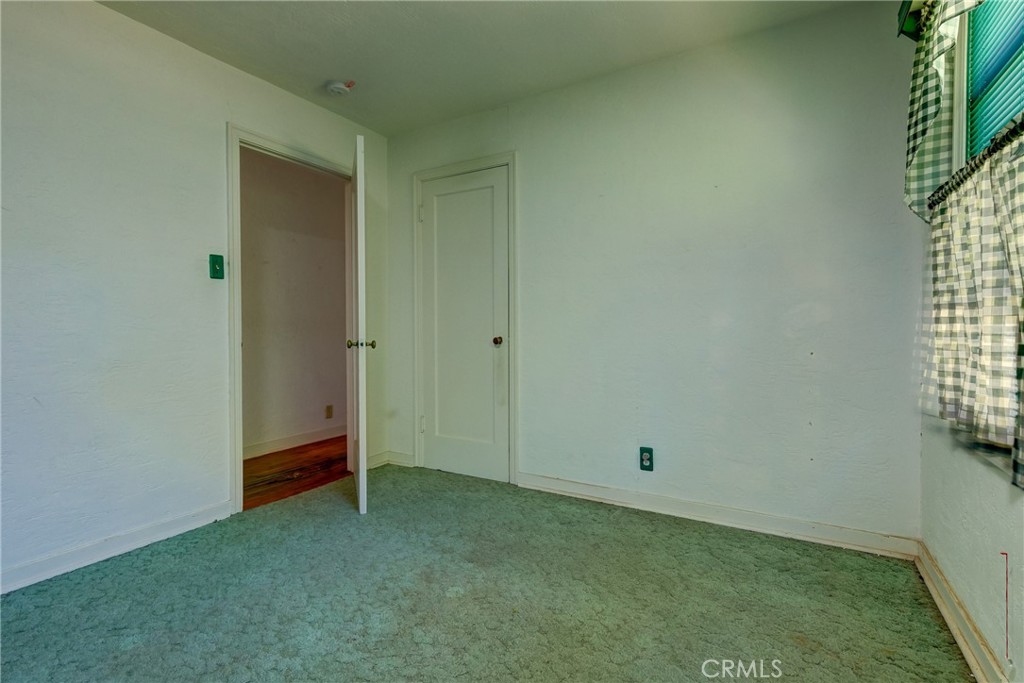 https://media.crmls.org/medias/6851dbb2-d92c-443f-9720-ea6e049b2006.jpg?preset=X-Large