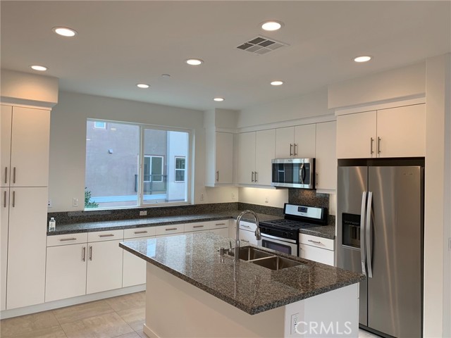 Detail Gallery Image 3 of 14 For 11395 Meeker Ave #B,  El Monte,  CA 91732 - 3 Beds | 2 Baths