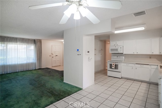 Detail Gallery Image 7 of 36 For 601 S Palm Ave #B,  Hemet,  CA 92543 - 2 Beds | 2 Baths