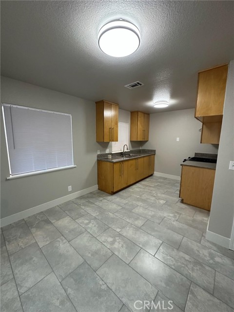 Detail Gallery Image 4 of 5 For 16601 Willow, Hesperia,  CA 92345 - 3 Beds | 2 Baths