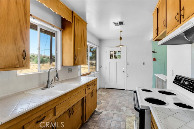 Detail Gallery Image 11 of 33 For 57136 Navajo Trl, Yucca Valley,  CA 92284 - 2 Beds | 1/1 Baths