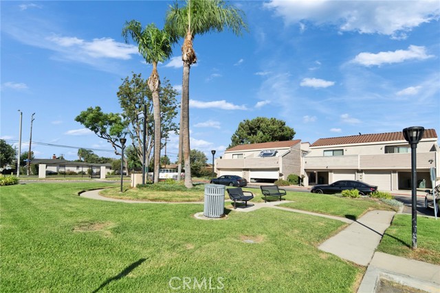 12951 Royal Palm Cir, Chino CA: https://media.crmls.org/medias/6853a6eb-5bca-47a5-a81c-a84c39dcf126.jpg
