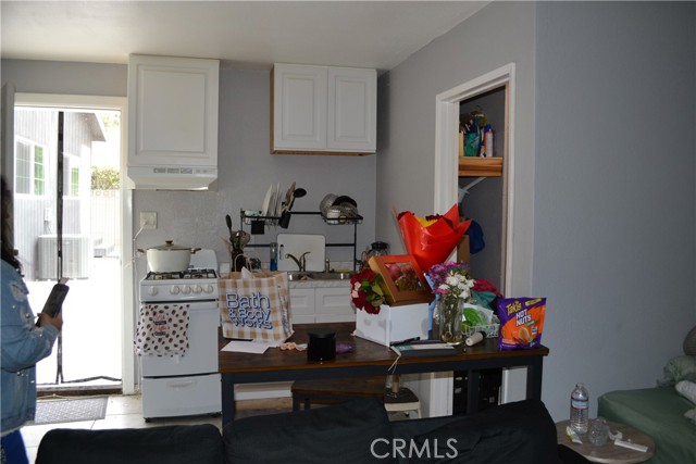 11068 Penrose, Sun Valley CA: https://media.crmls.org/medias/6853c559-d9cd-471d-b4f6-3fd660051c8b.jpg