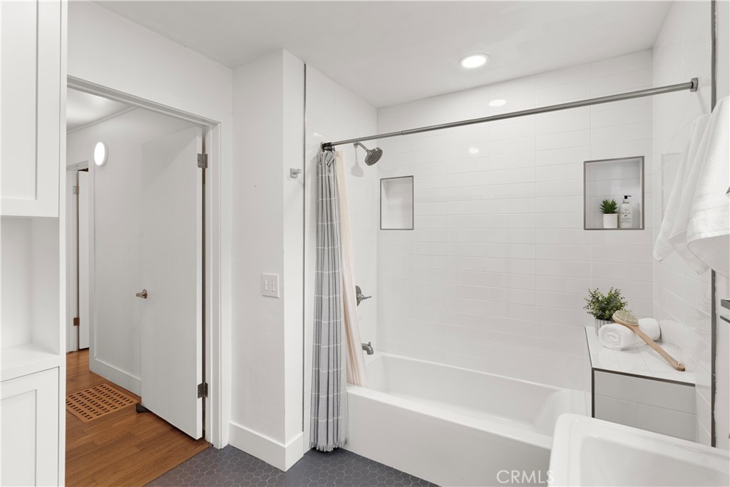 MLS #OC25272456 image #10