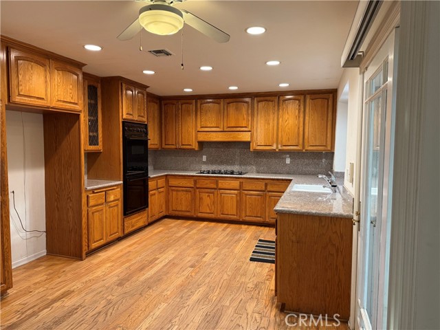 Detail Gallery Image 15 of 29 For 9201 Paso Robles, Northridge,  CA 91325 - 4 Beds | 4 Baths