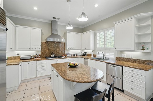 26800 Fairlain Drive, Valencia CA: https://media.crmls.org/medias/68547506-e68b-4c4e-9d97-ac769b18a80e.jpg