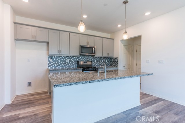 Detail Gallery Image 6 of 64 For 27638 Sawtooth Ln, Canyon Country,  CA 91387 - 3 Beds | 2/1 Baths