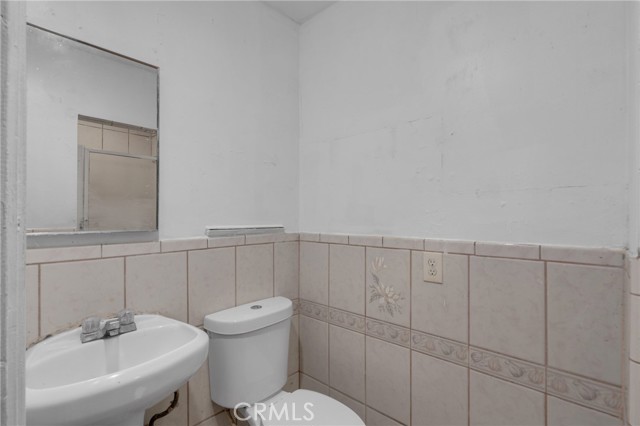 1007 E Kay Street, Compton CA: https://media.crmls.org/medias/6855bc7c-08ae-4e38-b77a-9224b4b6f3b3.jpg