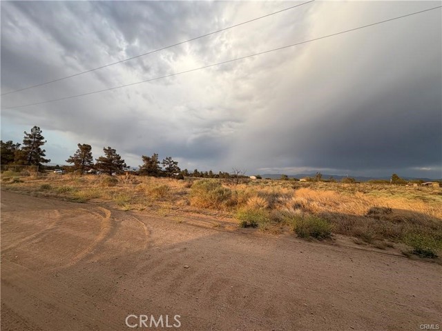 44 Christina Road, Hesperia CA: https://media.crmls.org/medias/6856c737-b2ca-4047-bf4f-be5bfe76ae7b.jpg