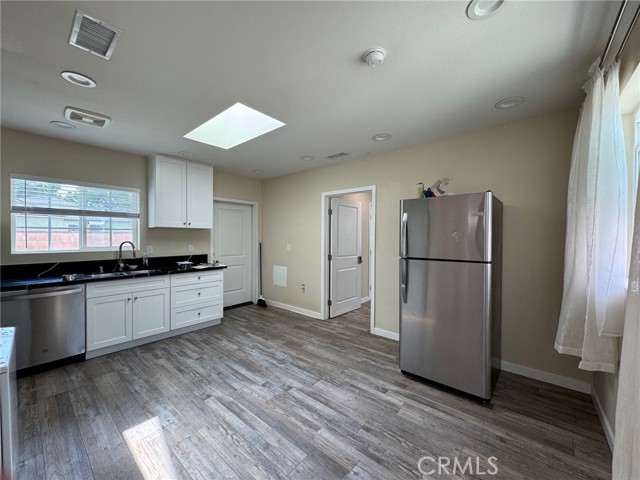 434 N Beachwood Drive, Burbank CA: https://media.crmls.org/medias/68574432-6fe3-4d0e-80ed-75ad977c0ef0.jpg