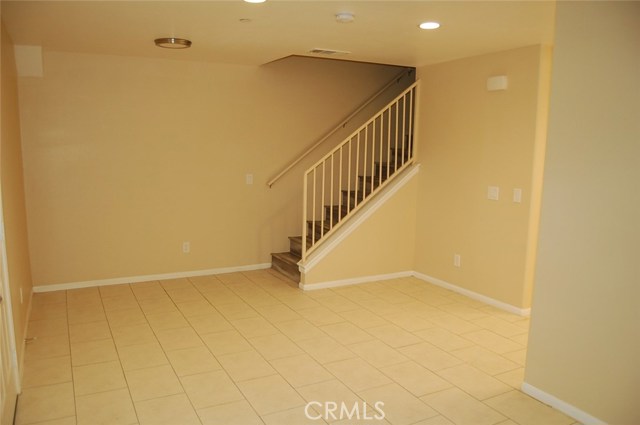 102 S Date Avenue, Rialto CA: https://media.crmls.org/medias/6857ff0c-8059-42c6-b2f6-f10bbe6e659d.jpg