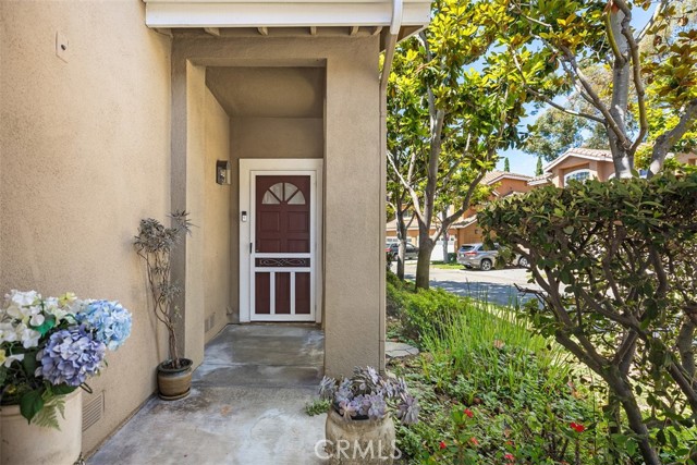 Detail Gallery Image 2 of 21 For 180 Matisse Cir, Aliso Viejo,  CA 92656 - 4 Beds | 2/1 Baths