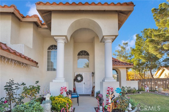 Detail Gallery Image 4 of 55 For 20443 Red Hawk Pl, Apple Valley,  CA 92308 - 5 Beds | 3 Baths