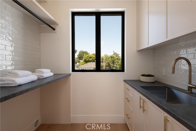 Detail Gallery Image 33 of 39 For 4936 Strohm Ave, Toluca Lake,  CA 91601 - 6 Beds | 6/1 Baths