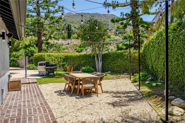 2305 Henrietta Avenue, La Crescenta CA: https://media.crmls.org/medias/685a64ff-c93d-45ff-bd4a-4e9ea2972dc5.jpg