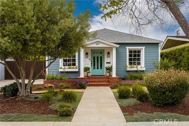 661 Grand Avenue, Long Beach CA: https://media.crmls.org/medias/685a8dc8-1c6a-4f8f-80f8-c19a0f660209.jpg