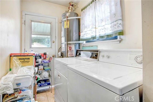 Detail Gallery Image 8 of 15 For 18003 Saticoy St, Reseda,  CA 91335 - 3 Beds | 2 Baths