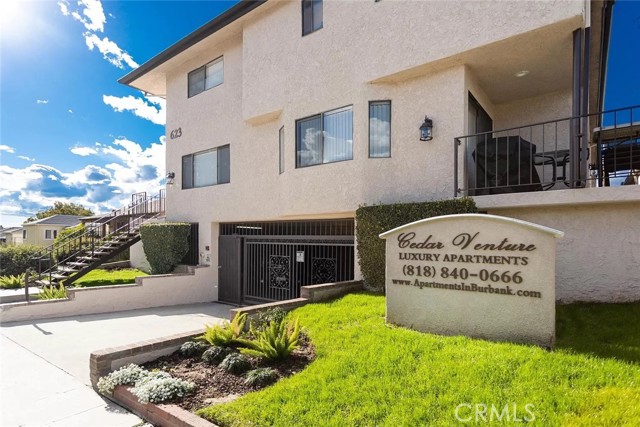 Detail Gallery Image 3 of 39 For 623 E Cedar a,  Burbank,  CA 91501 - 2 Beds | 2/1 Baths