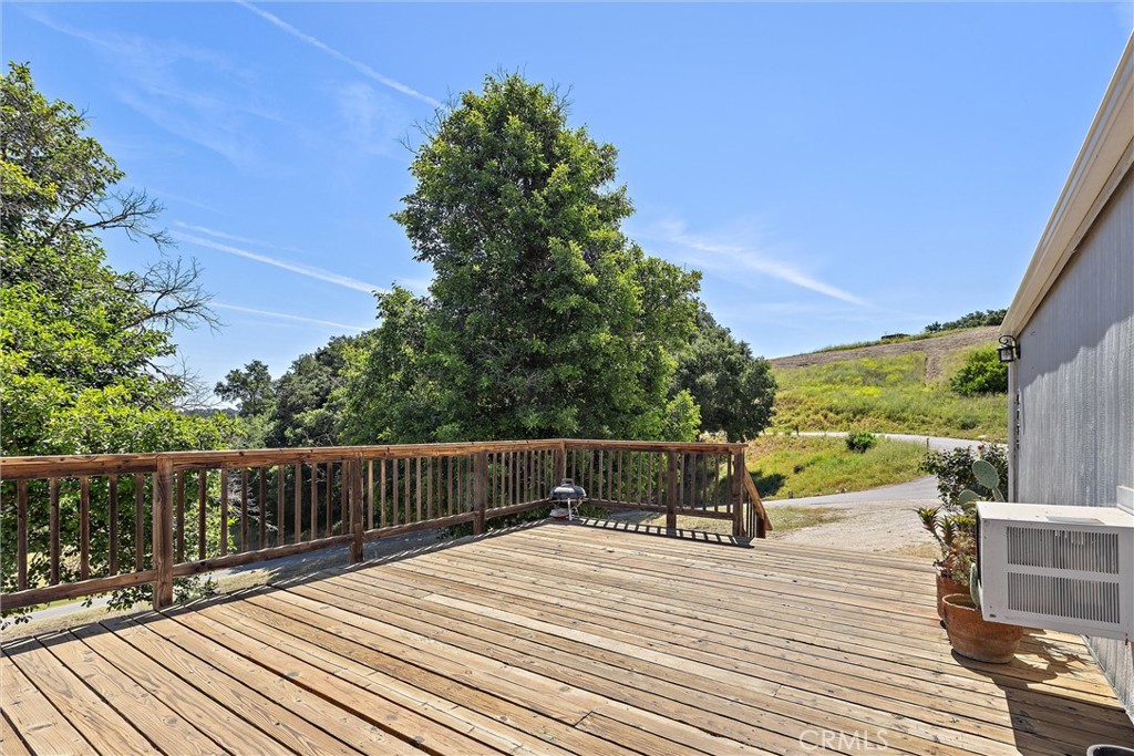 https://media.crmls.org/medias/685b8bab-c978-48b1-97f7-033d888f913c.jpg?preset=X-Large