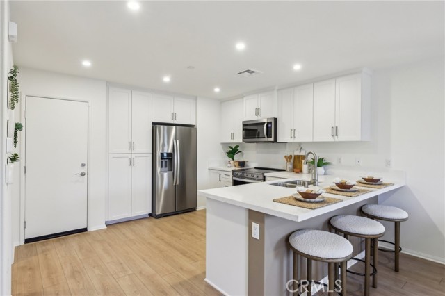 Detail Gallery Image 9 of 24 For 6383 Sierra Vista Ln #3,  Fontana,  CA 92336 - 3 Beds | 2/1 Baths