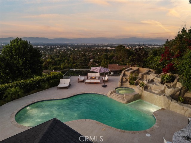 4935 Calvin Avenue, Tarzana CA: https://media.crmls.org/medias/685cded3-f9d0-4752-8ff3-92941e24173b.jpg