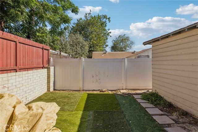 7528 Amigo Avenue, Reseda CA: https://media.crmls.org/medias/685e3878-96b4-4c13-a353-c33867f04264.jpg
