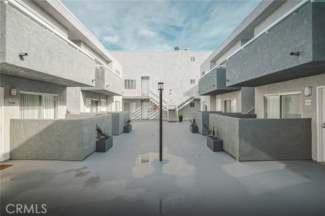 Detail Gallery Image 7 of 22 For 4406 Cahuenga Bld, Toluca Lake,  CA 91602 - – Beds | – Baths