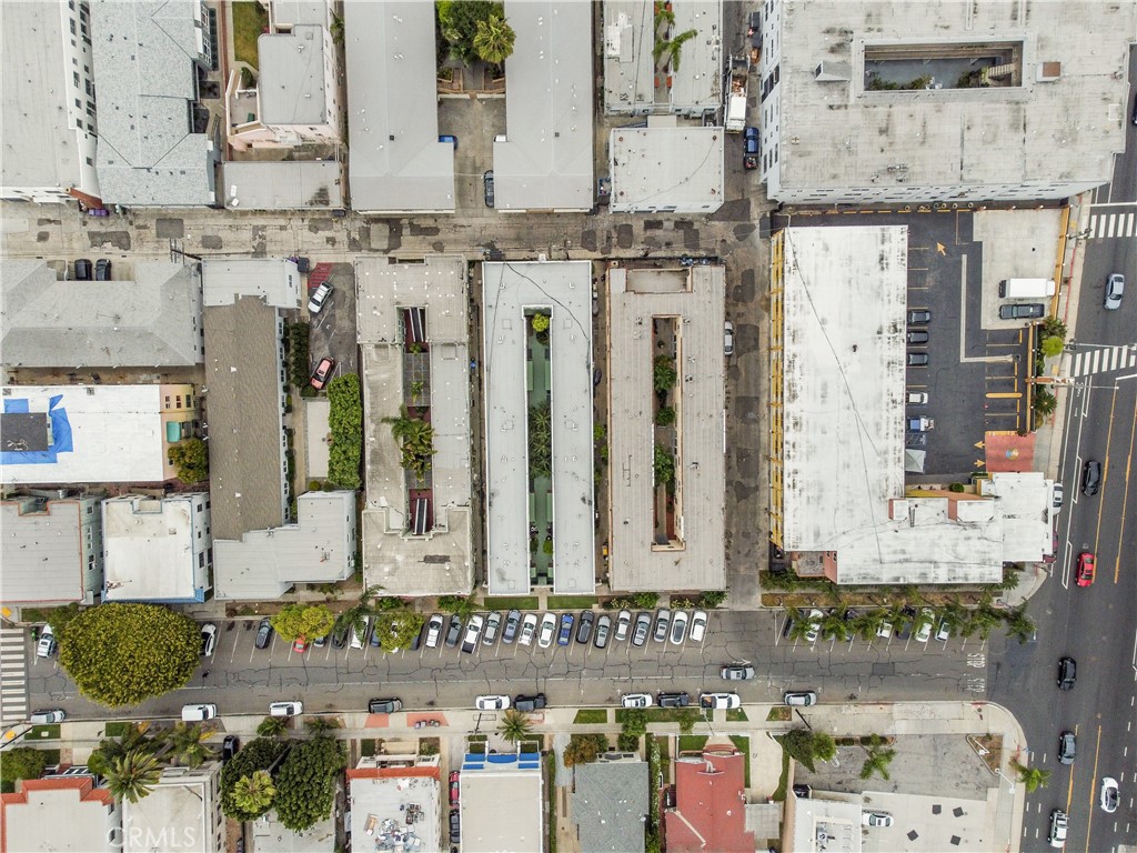 https://media.crmls.org/medias/685f7299-0e1d-4fd8-97fa-90cd60393ada.jpg?preset=X-Large