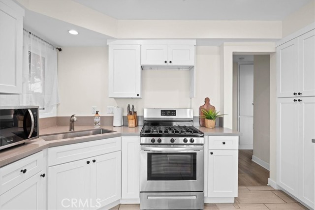 Detail Gallery Image 3 of 39 For 5829 E 2nd, Long Beach,  CA 90803 - 4 Beds | 3 Baths