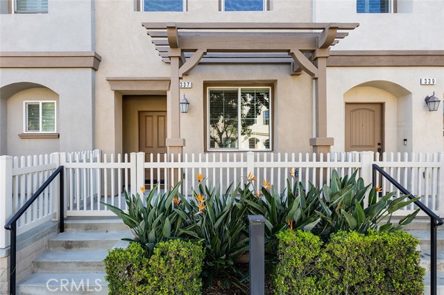 Detail Gallery Image 2 of 31 For 337 N Fenimore, Azusa,  CA 91702 - 4 Beds | 4 Baths