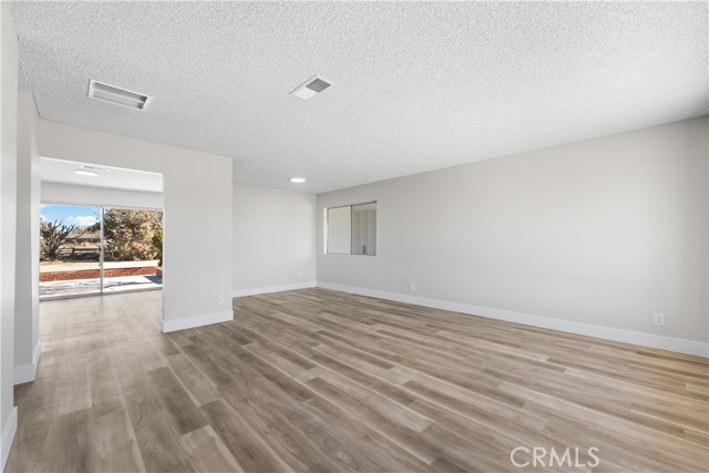 Detail Gallery Image 5 of 45 For 40596 Fieldspring, Lancaster,  CA 93535 - 3 Beds | 2 Baths