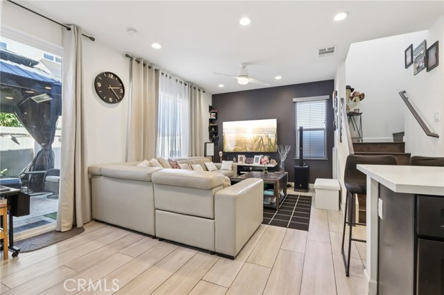 Detail Gallery Image 4 of 21 For 3827 Grant St #49,  Corona,  CA 92879 - 3 Beds | 2/1 Baths