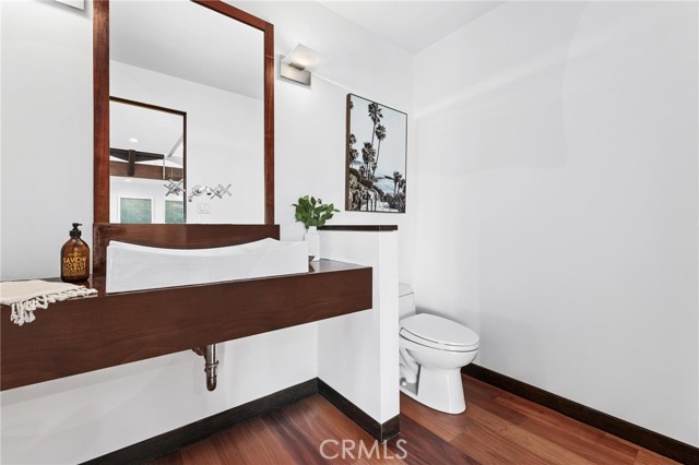2114 Manhattan Ave, Hermosa Beach CA: https://media.crmls.org/medias/686129a4-313d-4e8a-bef1-b11f845f2960.jpg