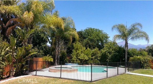 43 Valencia Lane, Redlands CA: https://media.crmls.org/medias/68618267-6af9-4163-970b-28afe3f95b2c.jpg
