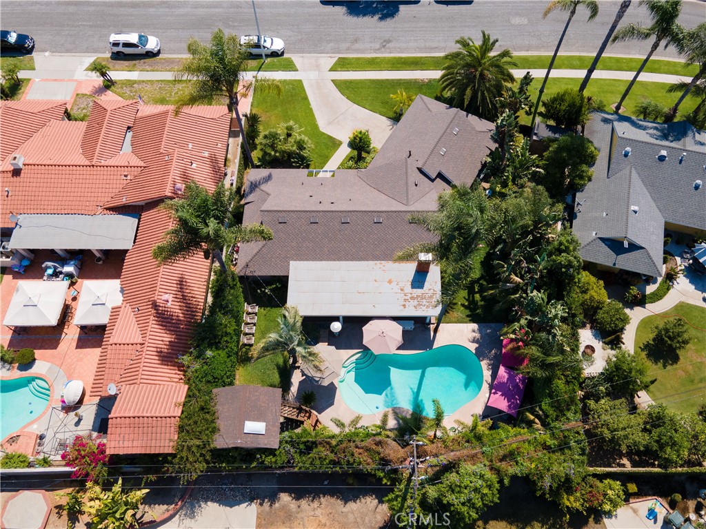 https://media.crmls.org/medias/68618b55-d13d-40fa-981b-9be552ef783f.jpg?preset=X-Large