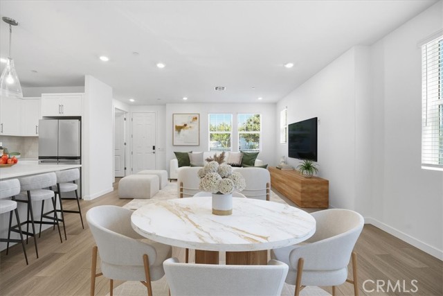 Detail Gallery Image 6 of 33 For 2378 Channel Drive #105,  Ventura,  CA 93003 - 4 Beds | 2/1 Baths