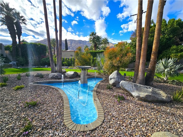 Detail Gallery Image 15 of 38 For 197 W via Lola #17,  Palm Springs,  CA 92262 - 2 Beds | 2 Baths