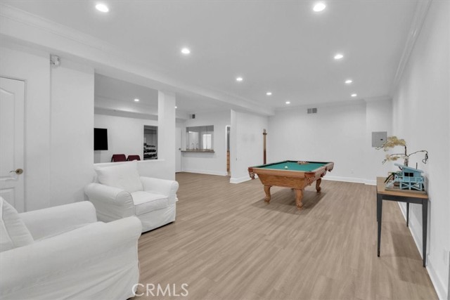 390 S Sepulveda Boulevard, Brentwood CA: https://media.crmls.org/medias/68630b3a-7cd1-45e9-983c-97fe746c3769.jpg