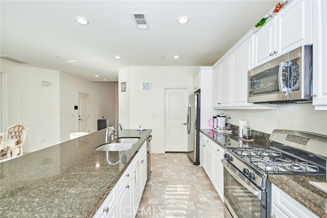 Detail Gallery Image 15 of 51 For 15607 Allspice Ln, Fontana,  CA 92336 - 4 Beds | 3 Baths