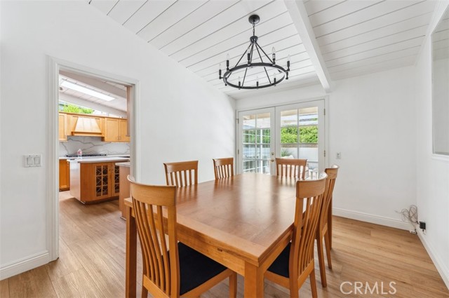 Detail Gallery Image 7 of 23 For 4950 Dunman Ave, Woodland Hills,  CA 91364 - 5 Beds | 3 Baths